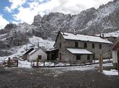 Salita da Colere al Rifugio Albani (1939 m.) con la prima neve il 20 ottobre 2010 - FOTOGALLERY